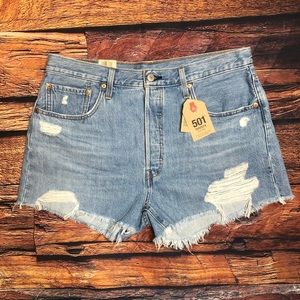 NWT Levi’s 501 High Rise Distressed Denim Shorts